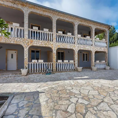 Homely In With Balcony *