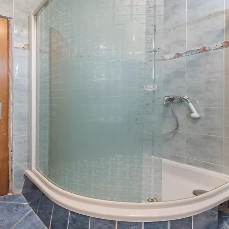 Homely In With Balcony Apartman Vir