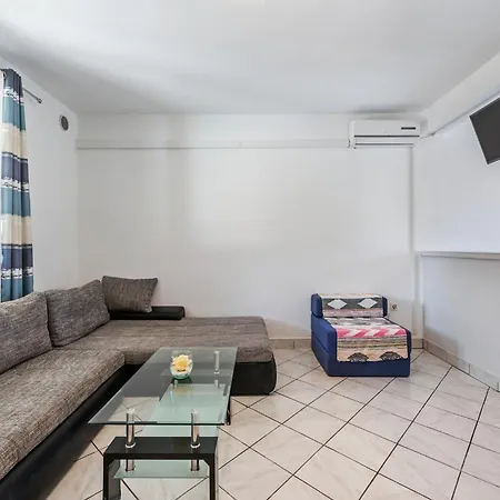 Homely In With Balcony *