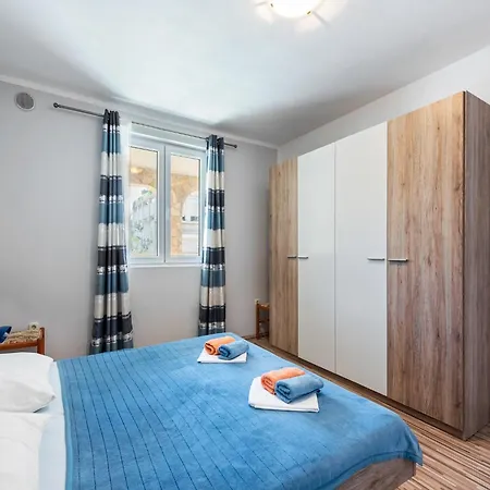 Lejlighed Homely In With Balcony