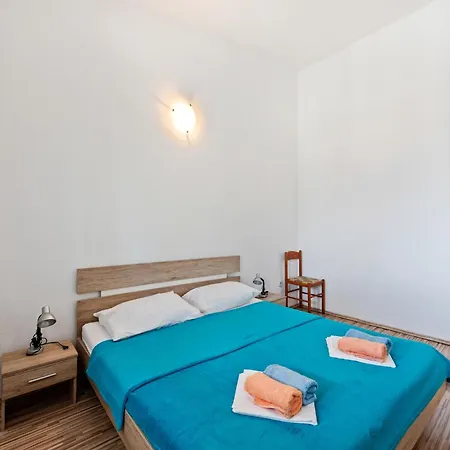 Homely In With Balcony *