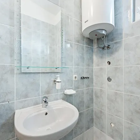 Homely In With Balcony Apartman *