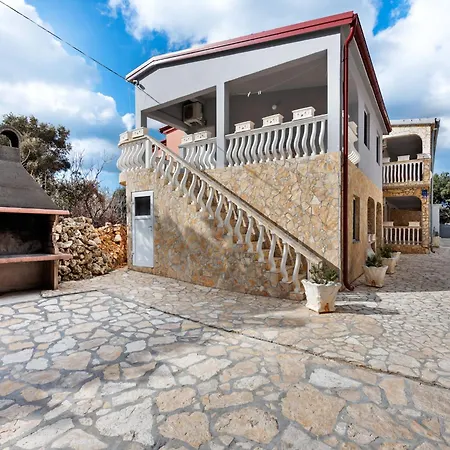 Homely In With Balcony Apartman *