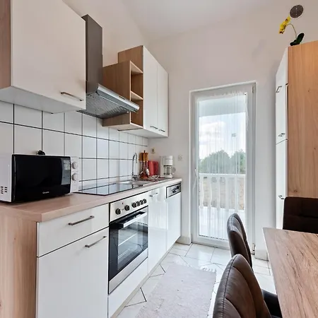 Homely In With Balcony *