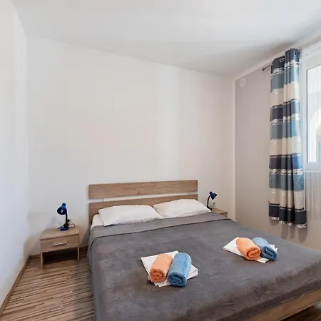 Homely In With Balcony Vir