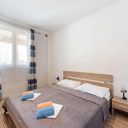 Apartman Homely In With Balcony