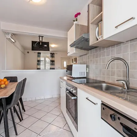 Homely In With Balcony Lejlighed Vir