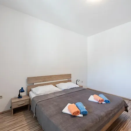 Lejlighed Homely In With Balcony *
