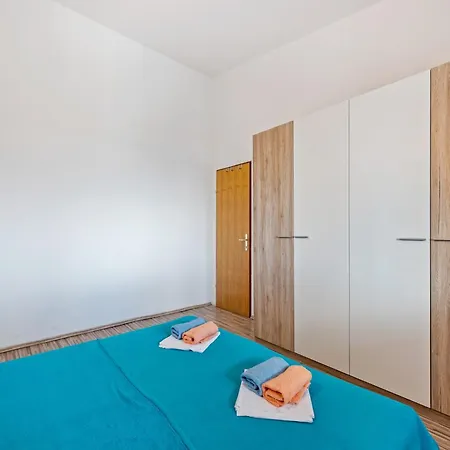 Homely In With Balcony Lejlighed