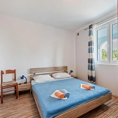 Homely In With Balcony * Vir