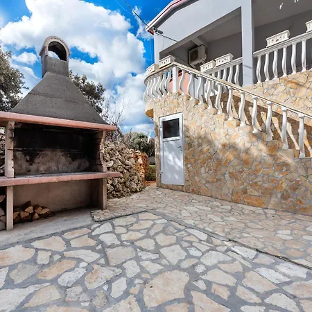 Homely In With Balcony *