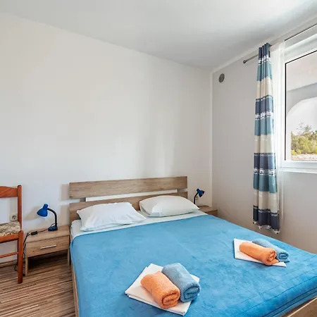 Apartman Homely In With Balcony Vir